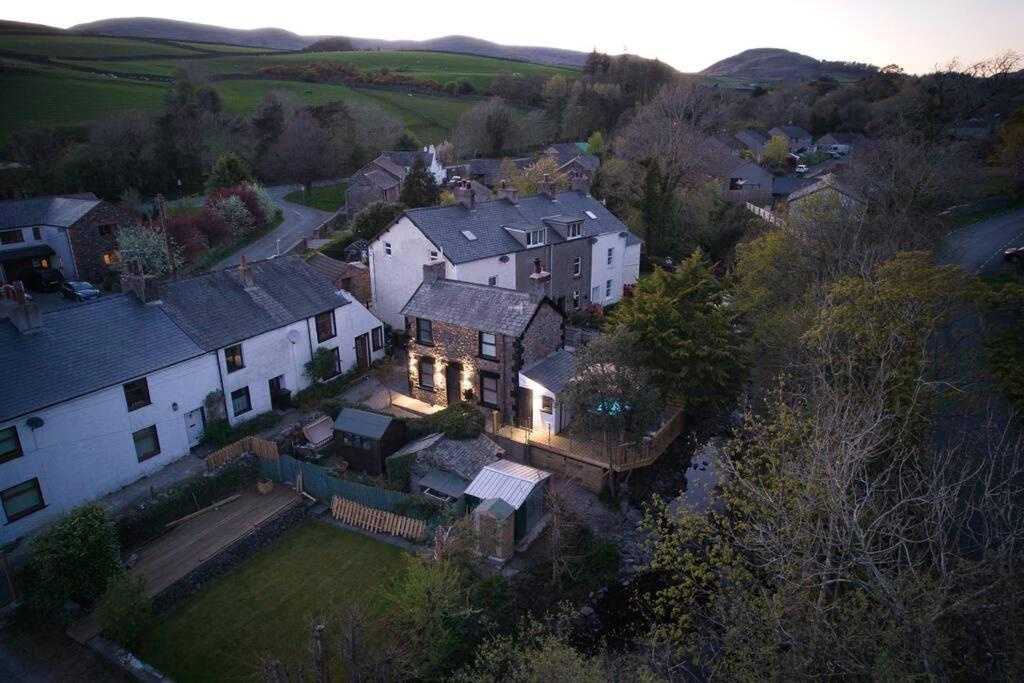 Luxurious Cottage With Hot Tub, Lake District Duddon المظهر الخارجي الصورة