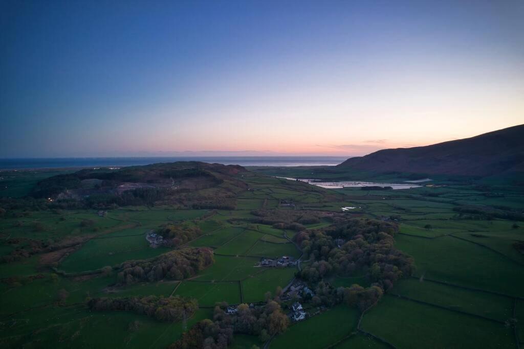 Luxurious Cottage With Hot Tub, Lake District Duddon المظهر الخارجي الصورة