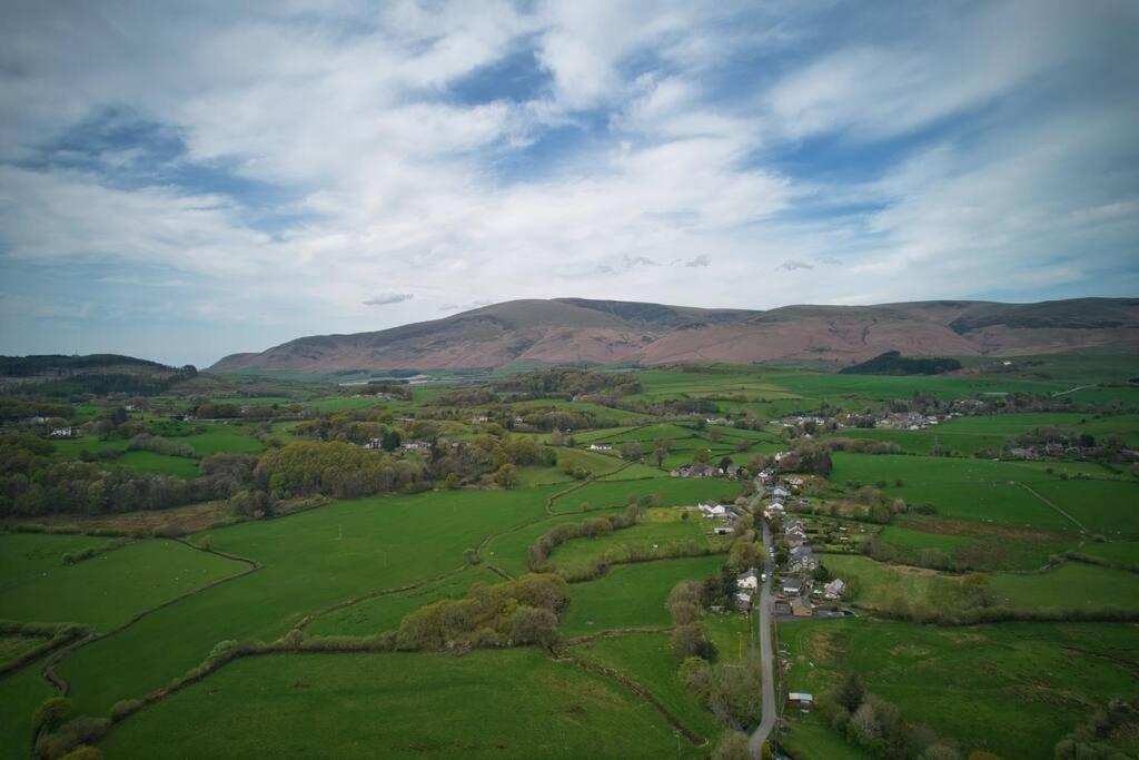 Luxurious Cottage With Hot Tub, Lake District Duddon المظهر الخارجي الصورة