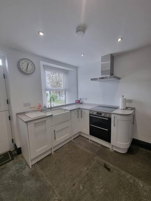 Luxurious Cottage With Hot Tub, Lake District Duddon المظهر الخارجي الصورة