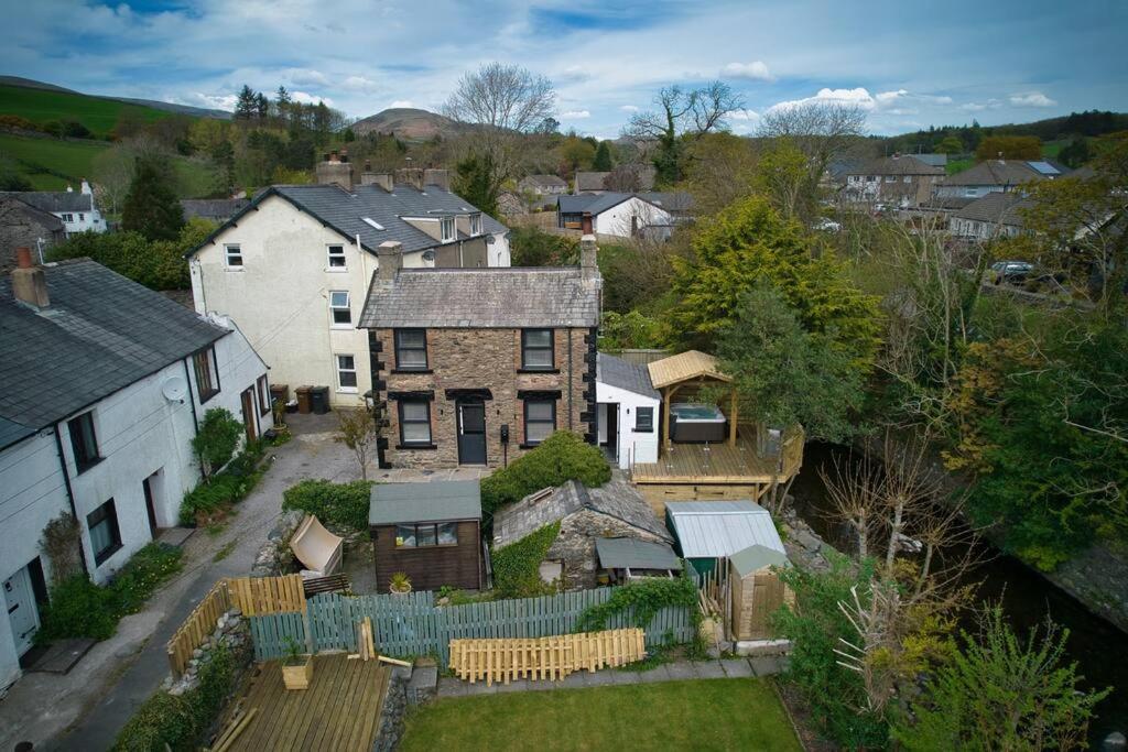 Luxurious Cottage With Hot Tub, Lake District Duddon المظهر الخارجي الصورة