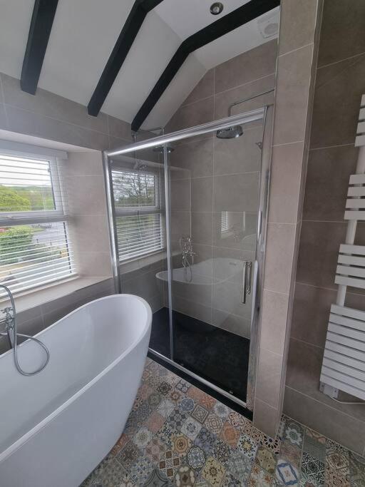 Luxurious Cottage With Hot Tub, Lake District Duddon المظهر الخارجي الصورة