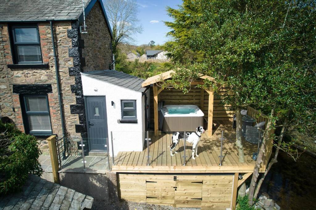 Luxurious Cottage With Hot Tub, Lake District Duddon المظهر الخارجي الصورة